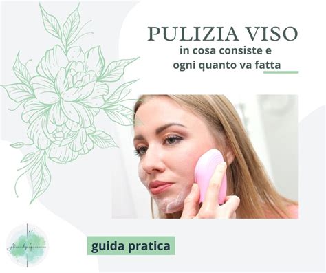 Donna che si sottopone a pulizia del viso in gravidanza
