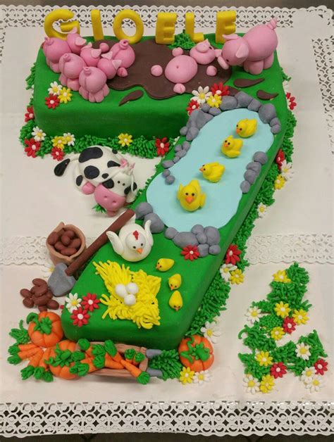 Torta decorata con personaggi animali per bambini