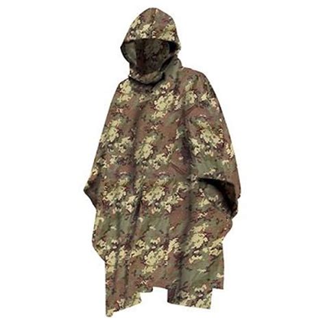 Accessori da campo vegetati: zaini, fondine e poncho
