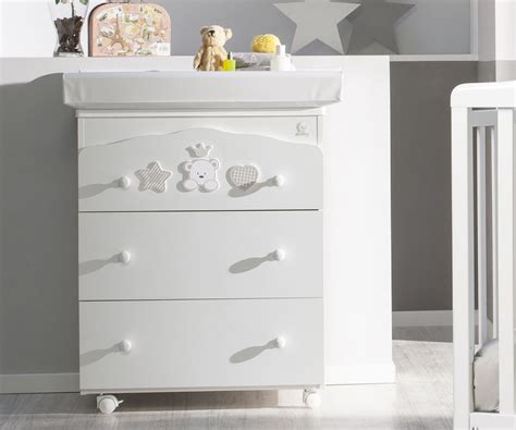 Vista frontale dei cassetti capienti del bagnetto Erbesi e materassino con sponde