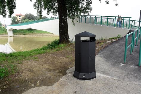 Nuovi cestini per rifiuti al Parco delle Cascine