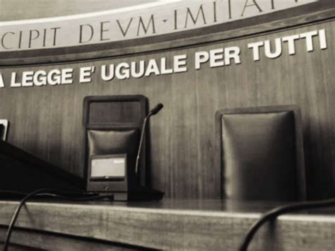 rappresentazione del sistema giudiziario ecclesiastico e delle sue inefficienze