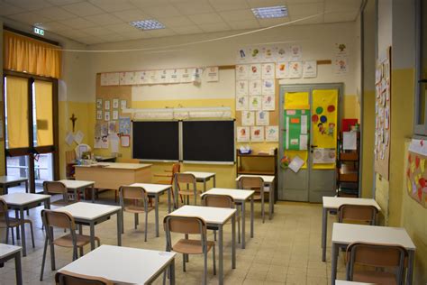 Bambini in un'aula di scuola primaria