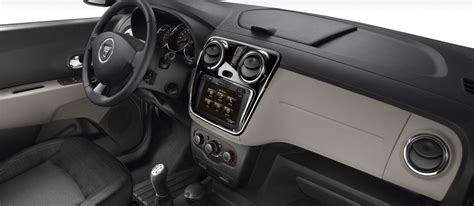 Interni di una Dacia Lodgy con disposizione dei sedili