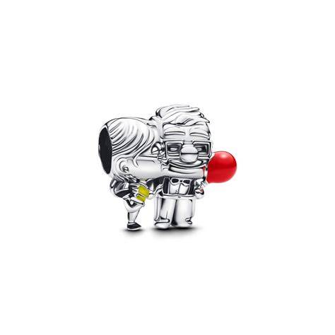 Close up di un charm Pandora