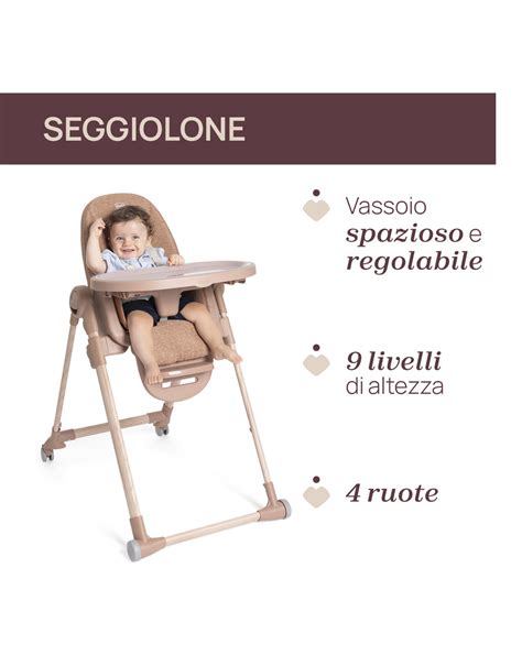 Nipotina sorridente nel seggiolone Chicco Polly Armonia