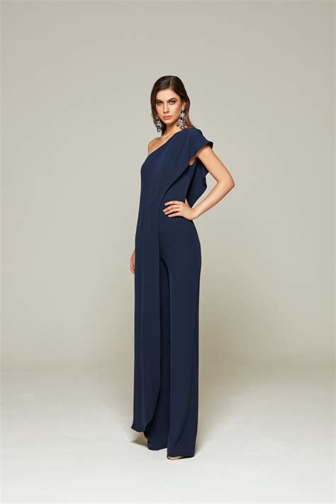 Esempi di abbinamenti di accessori per un jumpsuit