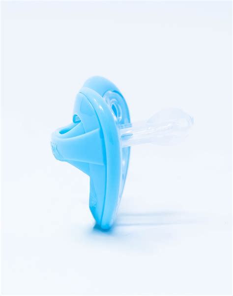 Succhietto Curaprox Baby Taglia 1 in una custodia protettiva