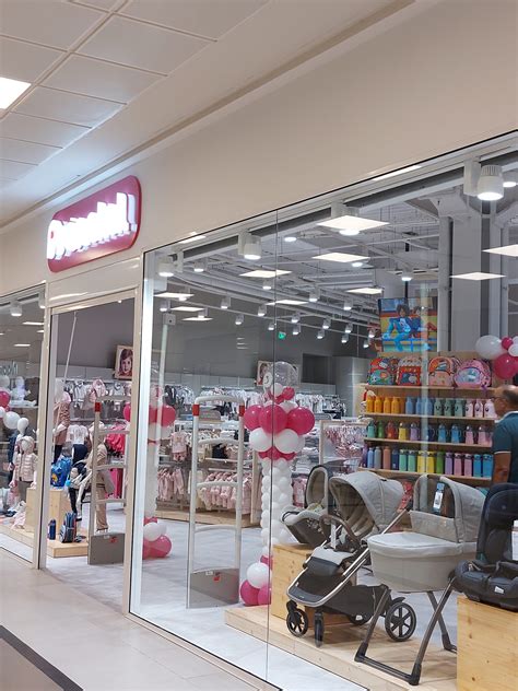 Prénatal store facade