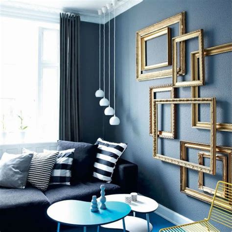 Esempio di una stanza decorata con cornici all'uncinetto e biancheria personalizzata