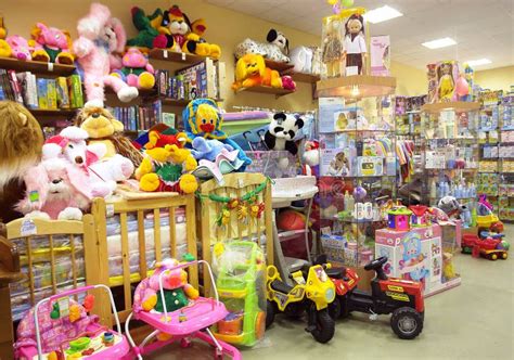 Interno negozio Demma con articoli per bambini