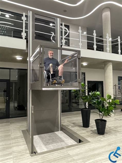 Esempio di piattaforma elevatrice per collegamento garage-abitazione