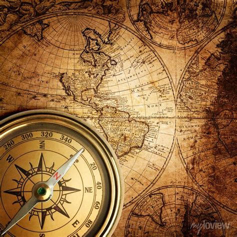 Bussola antica su una mappa