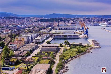 Veduta aerea del Porto Vecchio di Trieste e dei magazzini storici del caffè