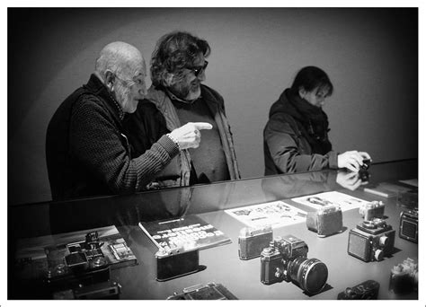 Il fotografo Gianni Berengo Gardin durante una masterclass sulla fotografia sociale