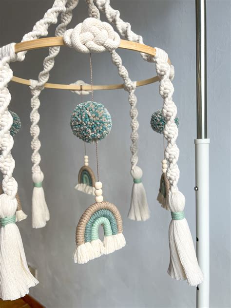 Giostrina per culla in macramè con foglie