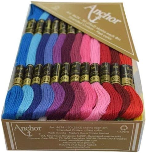 set di matassine di filo da ricamo colorate con aghi e tessuto aida