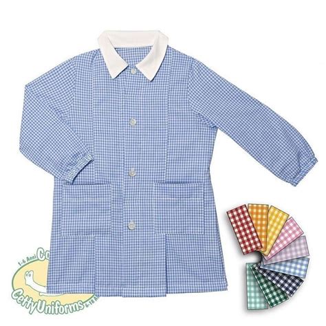 Bambino che indossa un grembiule CoccoBABY mentre disegna