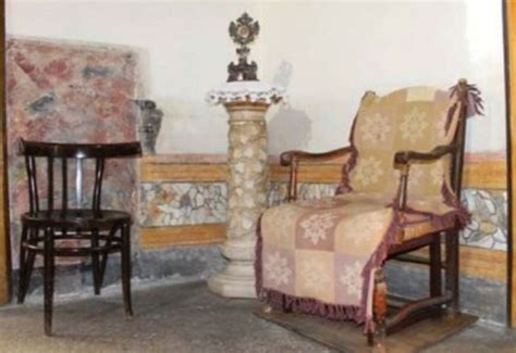La sedia della fertilità nella chiesa di Santa Maria Francesca a Napoli