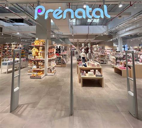 Punto vendita Prénatal con esposizione di articoli per bambini