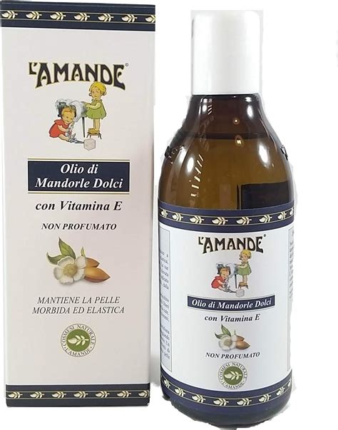 Neonato che riceve un massaggio con olio di mandorle