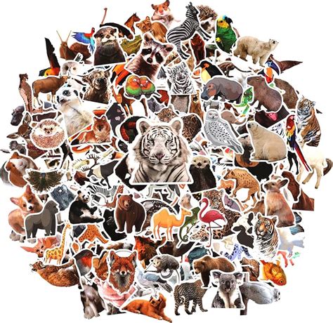 Collage di tatuaggi di animali e ciucci