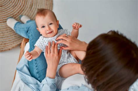 vestizione a strati neonato