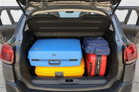 Bagagliaio Citroën C5 X con passeggino e bagagli