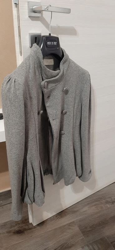 Dettaglio del cappottino Wear Me in lana 4 in 1
