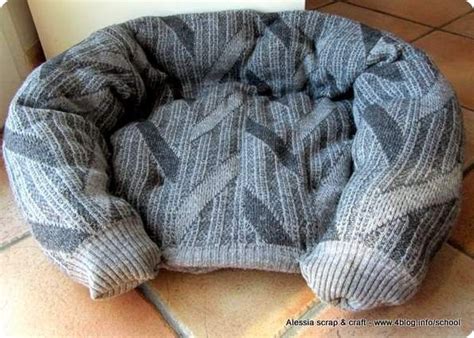 Cuccia morbida fatta da un vecchio maglione