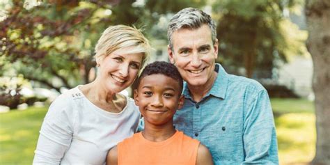 Famiglia adottiva felice