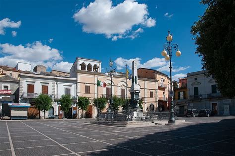 Veduta d'insieme della Piazza Giovanni Paolo II di Ascoli Satriano durante i festeggiamenti di San Potito