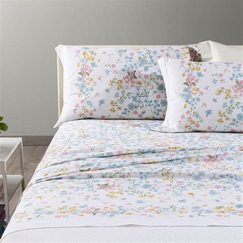 Esempio di set lenzuola completo con fantasie delicate
