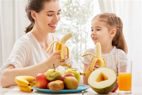 illustrazione di una corretta nutrizione infantile e prodotti lattiero-caseari