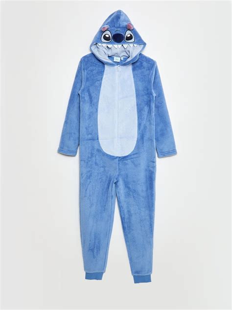 bambino in tutina blu notte