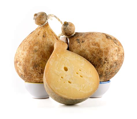 Caciocavallo artigianale stagionato secondo tecniche antiche