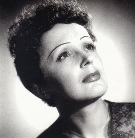 Edith Piaf in una fotografia d'epoca