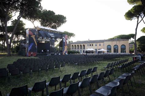 Artisti sul palco della Casa del Jazz durante un festival