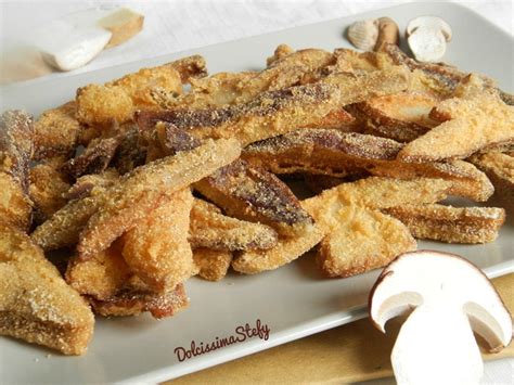 Funghi ovoli fritti con spicchi di limone