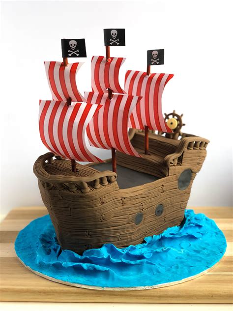 Pirate ship cake decoration details