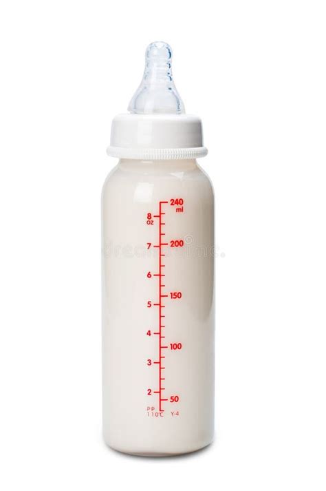 biberon con latte e biscotto preparato per la colazione del neonato