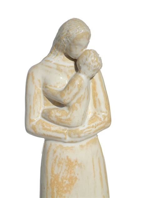 Statua Nao di maternità
