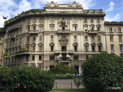 Piazza Eleonora Duse a Milano