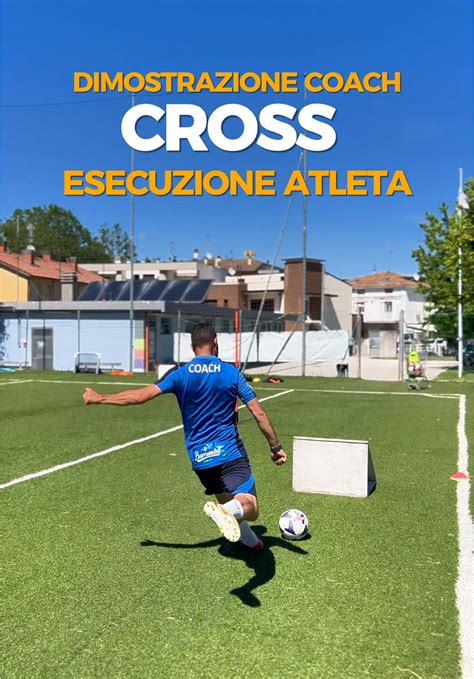 Calciatore che esegue un cross dalla fascia