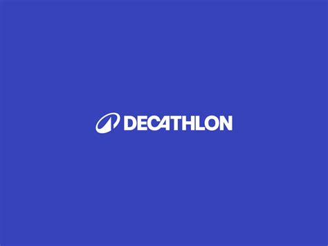 Logo Decathlon in un contesto di abbigliamento sportivo e outdoor