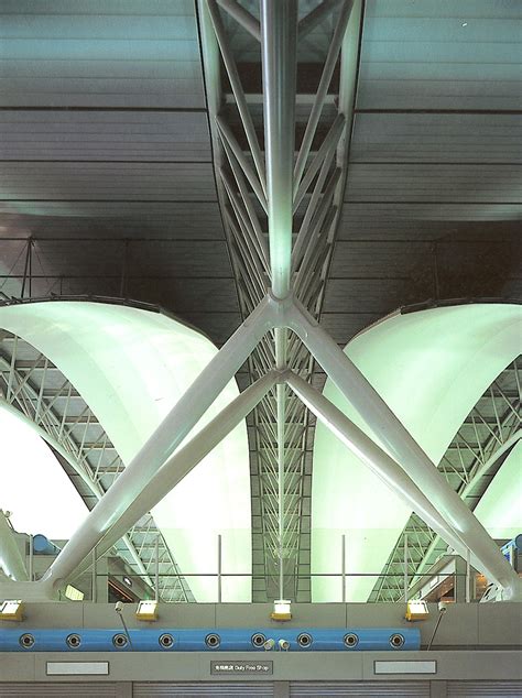 Dettaglio della copertura a tripla curva del terminal dell'Aeroporto di Carrasco