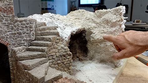 Materiali di base per la creazione di un presepe in cartone