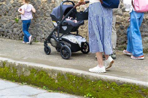 Famiglia con passeggino a New York