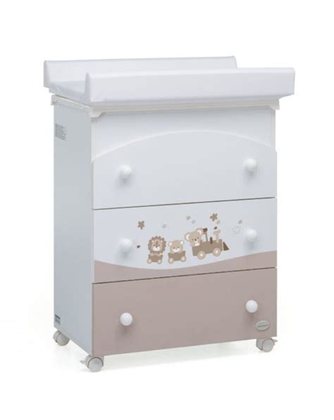 Fasciatoio con accessori organizzati