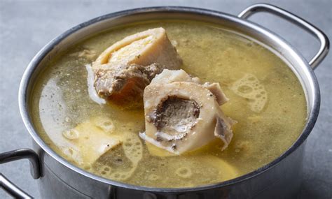 Ingredienti per preparare il brodo di ossa